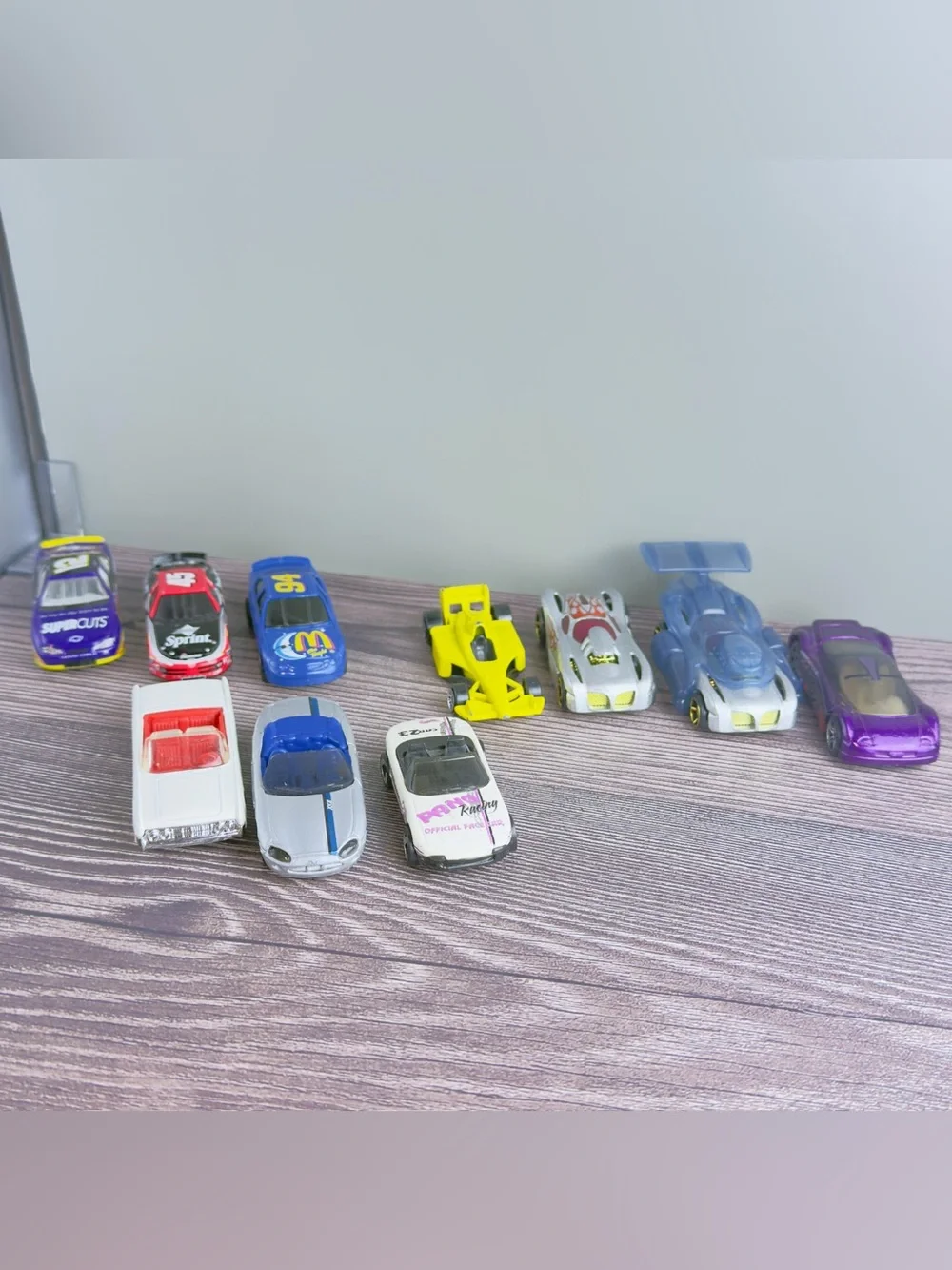 Hot Wheels Diecast Car Lot of 10 – NASCAR, Race Cars & Fantasy – Loose